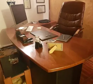 مكتب فخم للبيع