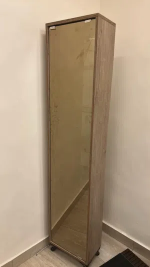 خزانة مع اضاءه داخليه جديدة للبيع