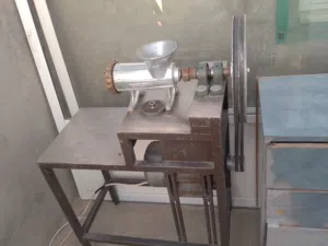 مفرمة لحمه قياس32 - موتور 1 فاز - نظام قشاطين -مستعمله بحالة ممتازة جاهزة للشغل