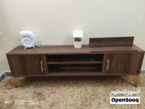 طاولة شاشة السعر كزيوني 200 يجيك معه ليد اضاءة