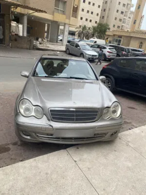 للبيع سياره مرسيدس