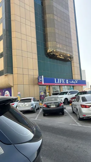 2100 ft² . Landlord0