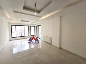 شميساني شقة جديدة فارغة للايجار 200 متر طابق اول
