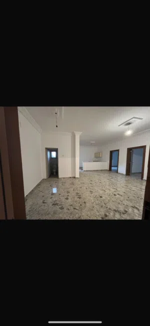 يوجد أربعه شقق لليجار في السراج خلف صيدليه سيف وصاله كونكورد