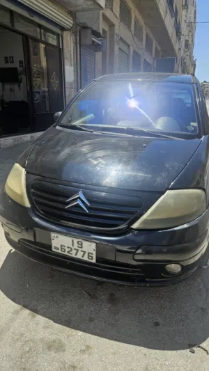 سيارة ستيروين C3 موديل 2003 لون أسود ميكانيك ممتاز ودهان جيد السعر قابل للتفاوض