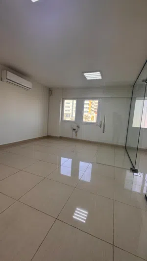 Office Open Space 65 sqm For Rent in Al Khuwair /مكتب للايجار في الخوير بمساحات مفتوحه 65متر مربع