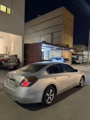 Nissan altima 2010/ quick sale