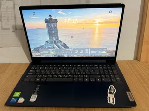 Lenovo . Windows . 15.6"1