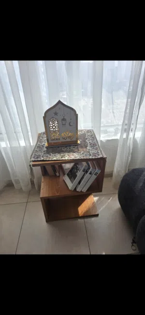 طاولة جانبية