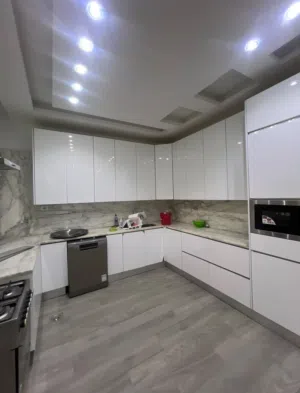 250 m2 More than 6 bedrooms Villa for Rent in Tripoli Al-Nofliyen