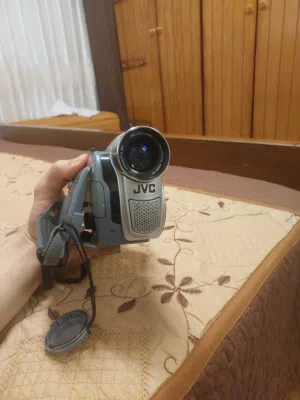كاميرا ياباني JVc بحال ممتاز مع كامل أغراضها