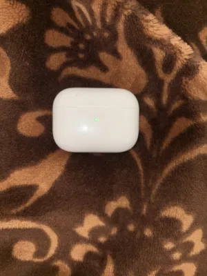 للبيع سماعات ايربودز استعمال نظيف