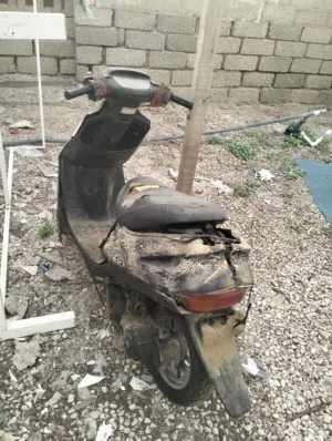 اسكوتر بترول للبيع لا يعمل يريد بعض الصيانه بيع مستعجل بسعر رمزي