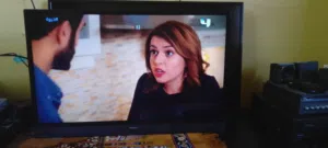 شاشه نوع خوليد سكي 32انيش اليدي ميش سمارت عادي معها ريموتها وتعلقا ستعمال خفيف