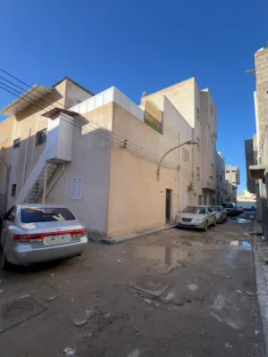 منزل واجهتين طابقين بمنطقه سوق الجمعه شارع العروبه قريب جدا للطريق الرئيسي شاهد التفاصيل