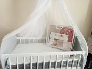 سرير أطفال مع فرشة طبية ولحاف قطن