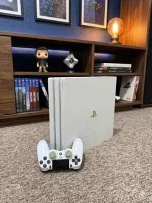 بليسيشن 4 برو للبيع نظيف مو مفتوح //ps4 pro bo frotne na vare paqj
