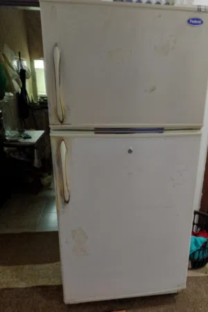 ثلاجه و غاز   للبيع قابل للتفاوض بسعر شغاله 100%