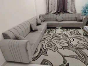 طقم كنب مجلس كامل مع طاولة صغيره