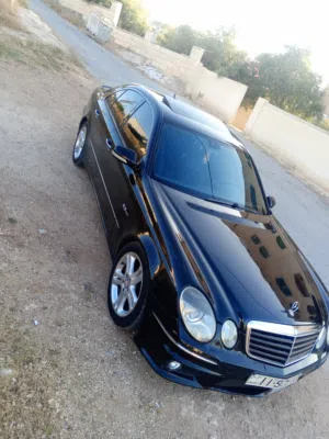 Mercedes Benz E200. 2007 افنجارد