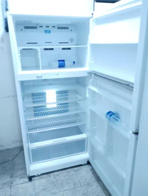 نبيع ثلاجه تبريد وتجميد قوي بحاله ممتازه استخدام ثلاجه هيتاشي 24 قدم بحاله ممتازه معا التوصل التشغيل