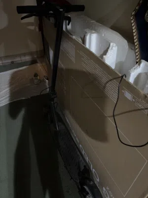 سكوتر كهربائي لببيع   مشكلة بسيطة بالبطارية يبيلها تغيير او تصليح واموره طيبة جاهز باي وقت