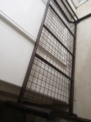 سرير نفر  نظيف جدآ