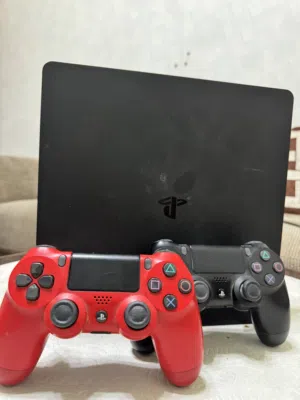 سوني 4 نضيف جداا  قابل لتفاوض بل معقول