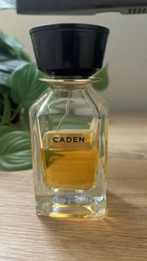 عطر كيدن من الفخامه العمانيه . عطر أصلي 100% مستخدم نفس ما واضح فالصوره . جميل جدا انصح الجميع به