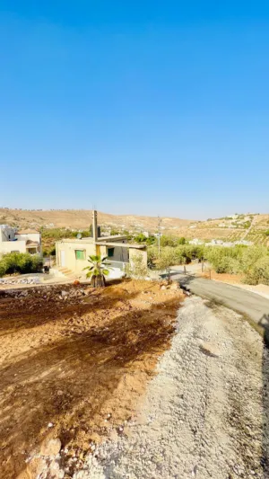 بسم الله الرحمن الرحيم ارض للبيع في بيرين حوض القصبات مساحه680م2 جميع الخدمات على شارعين مزروعه