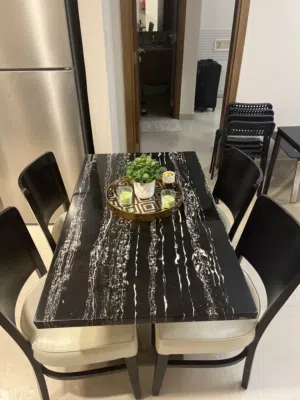 طاولة سفرة مع 5 كراسي