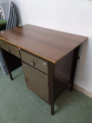 مكتب للدراسة حديد ثقيل