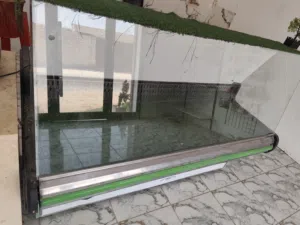 ثلاجة عرض للبيع