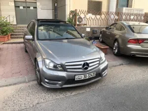 للبيع مرسيدس C250 وكالة الكويت 2013 فضي الداخل جلد بيج فل اتوماتيك كامل المواصفات بانوراما