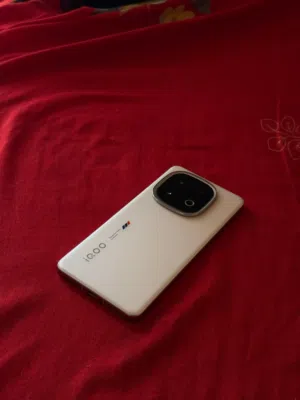 iQOO 13 5G (Legendary bmw edition) - 12GB RAM, 256GB Storage, White, Dual SIM