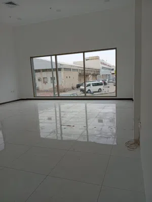 للإيجار محلات في الري في مجمع راقي