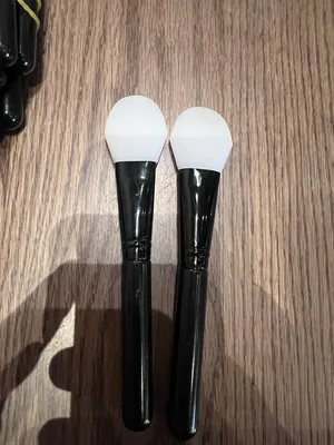 Makeup . Brushes & Applicators . New0