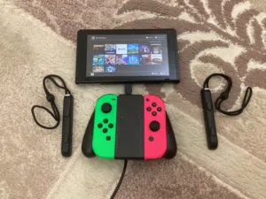 نينتندو سويتش + بطاقة ذاكرة64GB هذا انزل سعر محد يقولي نزل زياده السعر هذا مع التوصيل ترا