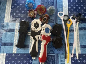 مجموعة بي بليد (Beyblades) احترافية مميزة مع المقابض التيربو والقواذف الأصلية