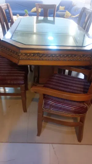 طاولة سفره 8 كراسي بحال الجديد
