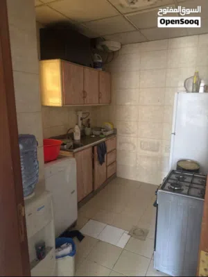 مطلوب فرد لمشاركة سكن شقه غرفتين وصاله ومطبخ و2حمام خيطان خلف المدرسه الجديدة سرير دور تاني