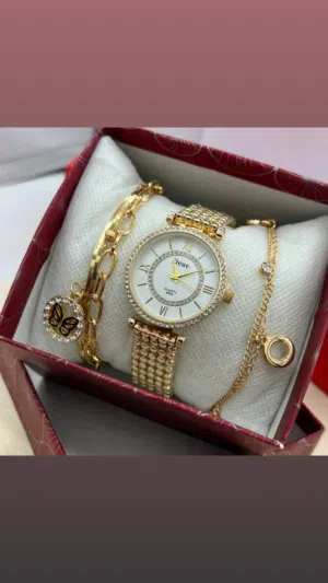 اكتشف الأناقة والدقة مع هذه الساعة الرائعة! ساعة تجمع بين التصميم العصري والفخامة الكلاسيكية، مصنوعة