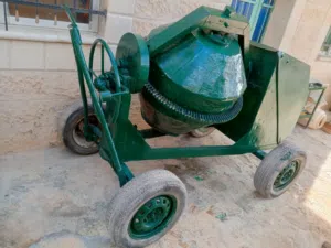 خلاطة باطون كهرباء بحالة الوكاله للبيع