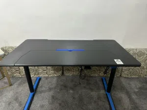 طاوله قيمينق اصليه ممتازه شوف الوصف