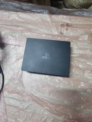 playstation 4 + cd gran turismo play station 4 أغراض بليستيشن 4