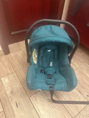 مقعد سياره للأطفال