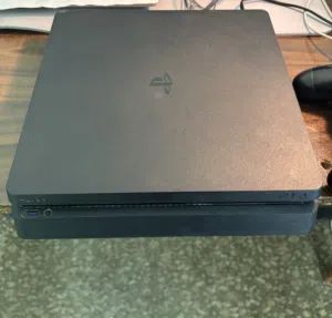 بلايستيشن 4 سليم ps4 slim مع يد اصلية وسي دي