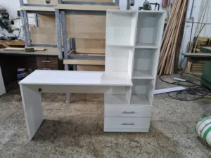 تشكيلة طاولات للعمل والدراسة تناسب الجميع مع إمكانية اختيار اللون والقياس حسب الطلب