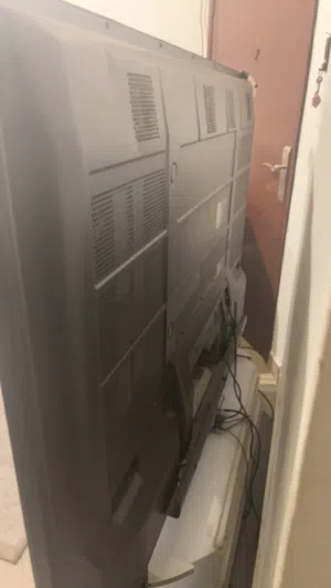 شاشه تلفزيونيه للبيع