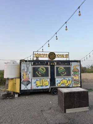 فود تراك ( عربة) للبيع بكل اغراضها ما ينقصك شي